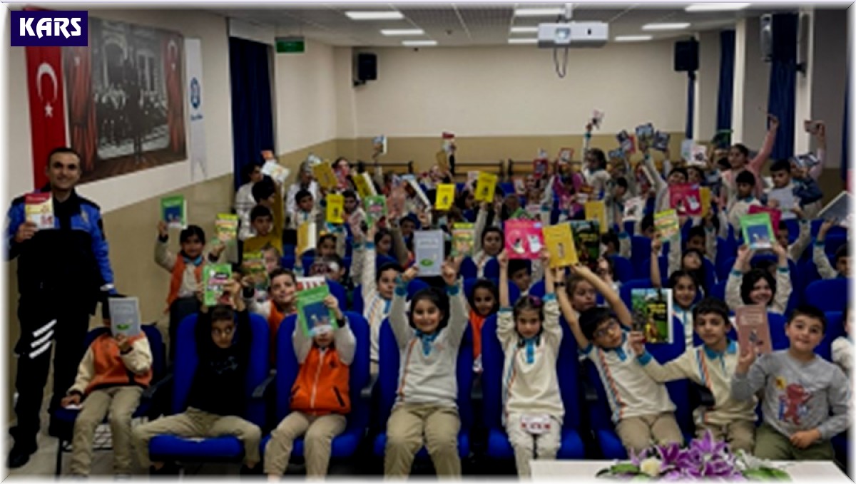 Kars'ta polis öğrencileri bilgilendiriyor