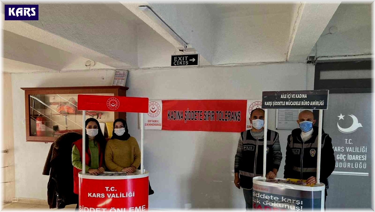 Kars'ta polis vatandaşları bilgilendiriyor