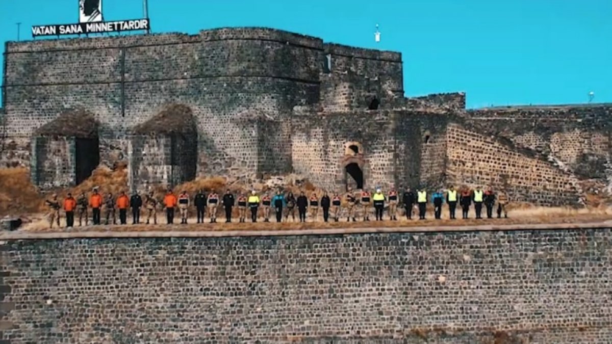 Kars'ta polis ve jandarmadan İstiklal Marşı klibi