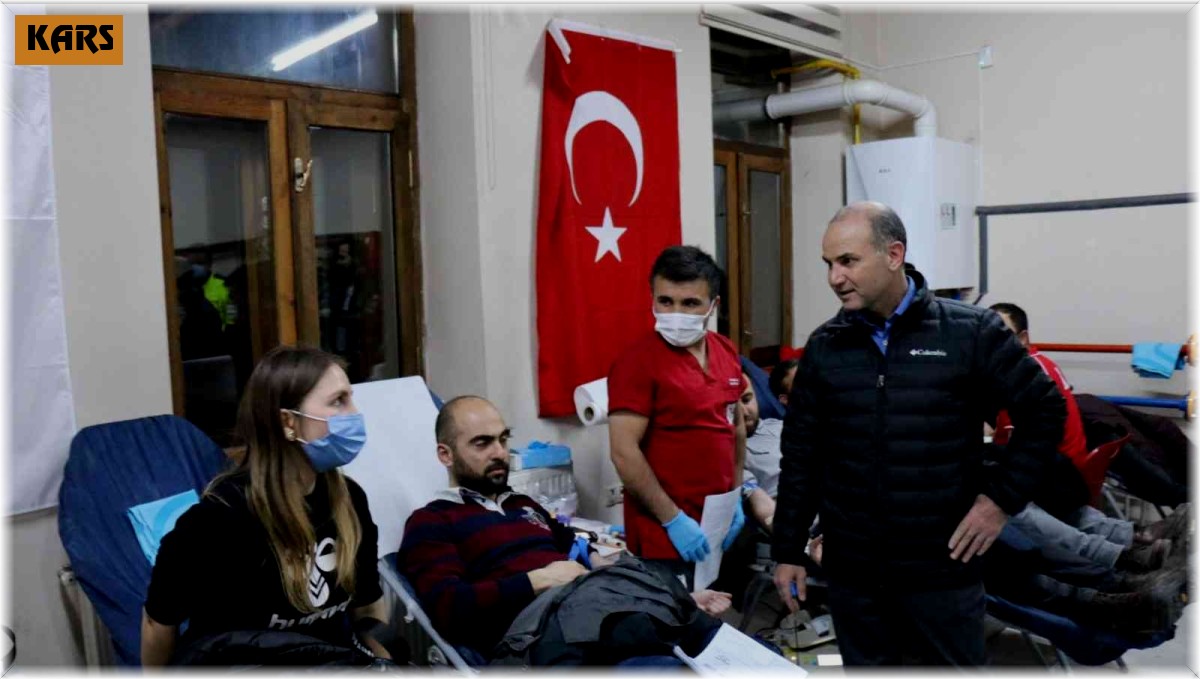 Kars'ta polisler kan bağışında bulundu