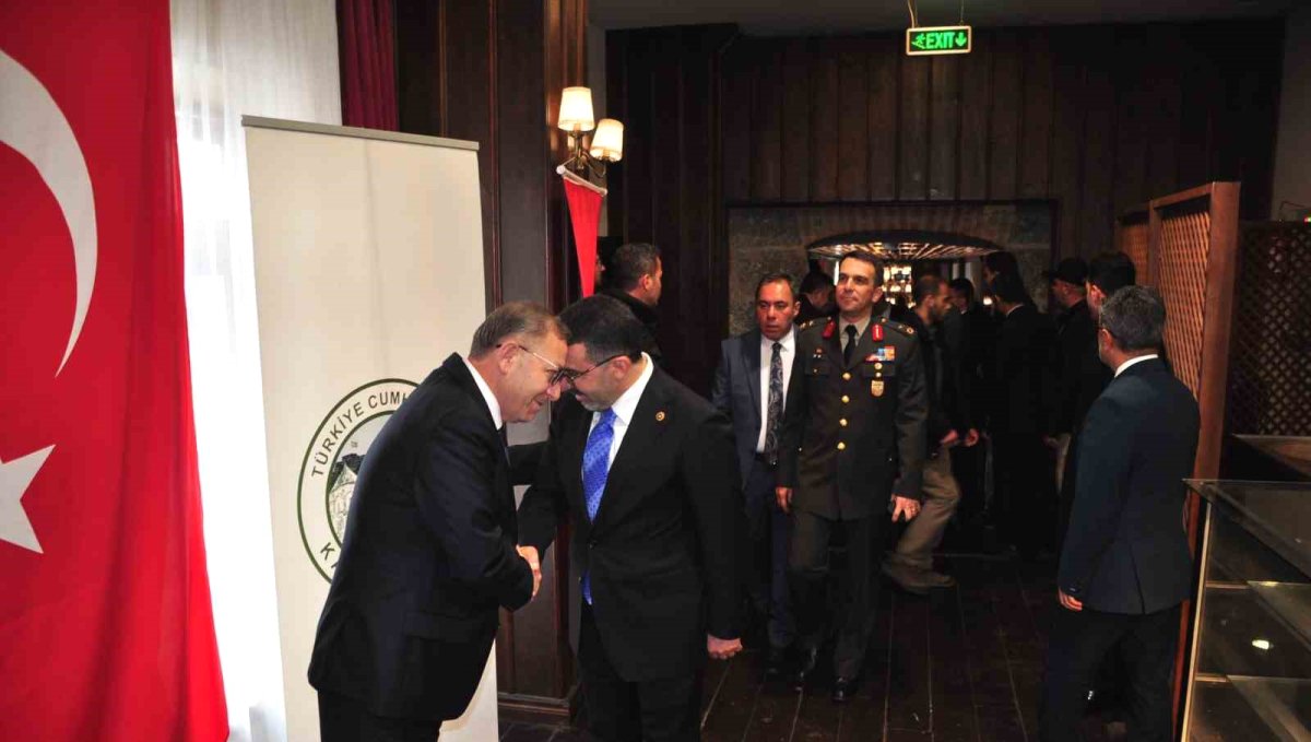 Kars'ta protokol üyeleri bayramlaştı