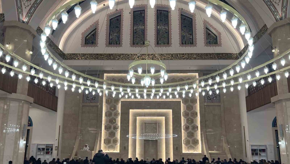 Kars'ta Ramazan'ın ilk teravih namazı kılındı