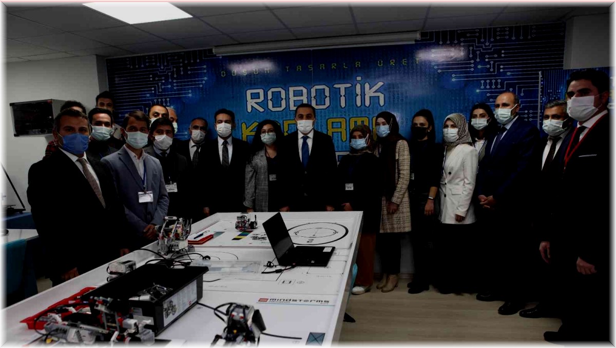 Kars'ta, 'Robotik Beyinler' laboratuvarının açılışı yapıldı