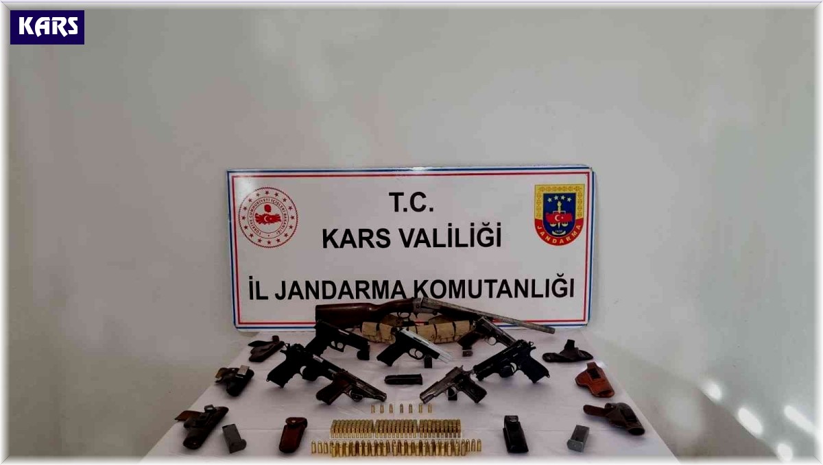 Kars'ta ruhsatsız silah operasyonu: 5 gözaltı