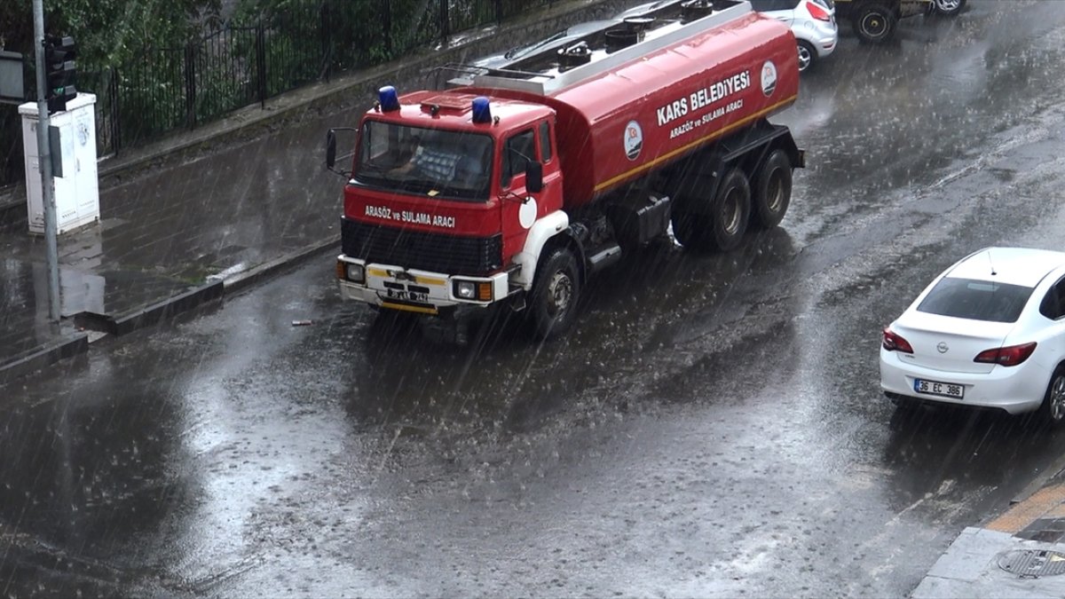 Kars'ta sağanak etkili oldu