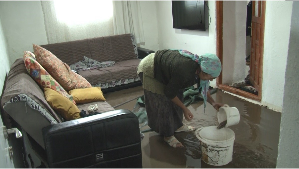 Kars'ta sağanak yağış sele yol açtı: Evler sular altında kaldı