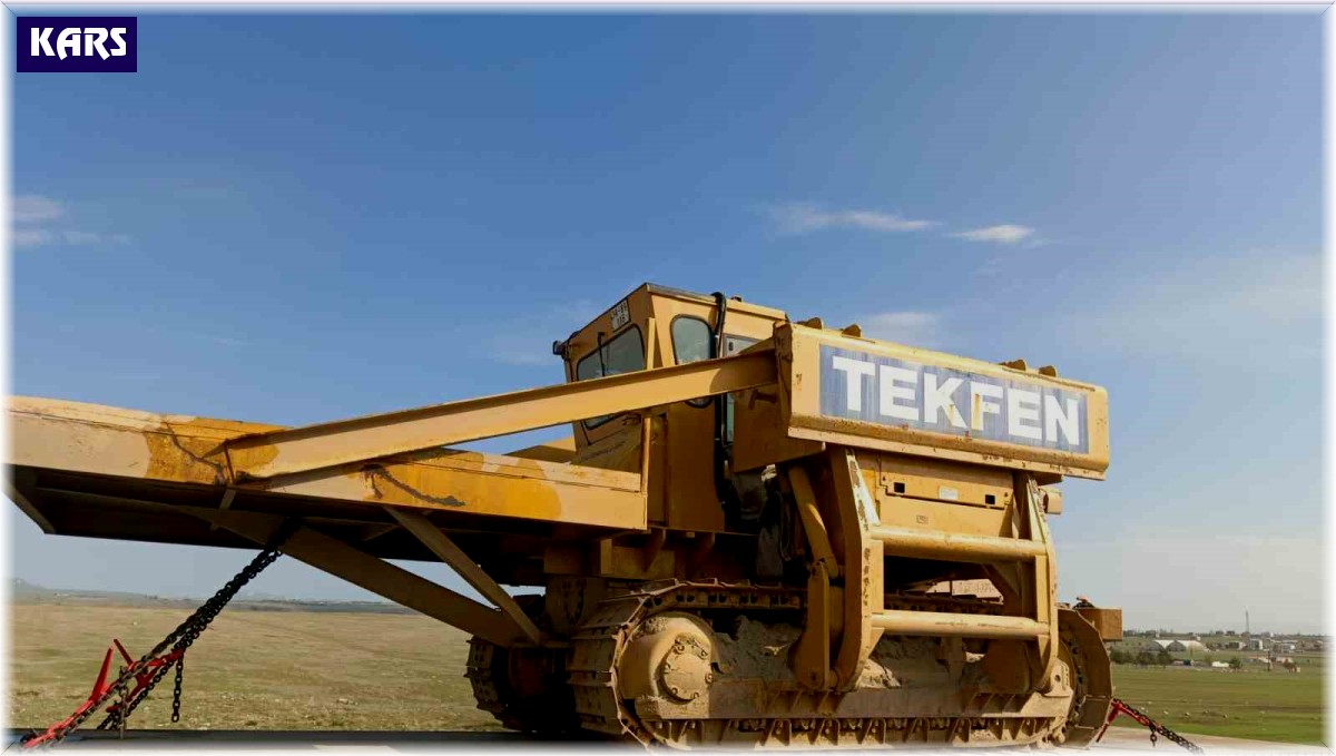 Kars'ta seyir halindeki tır alev aldı