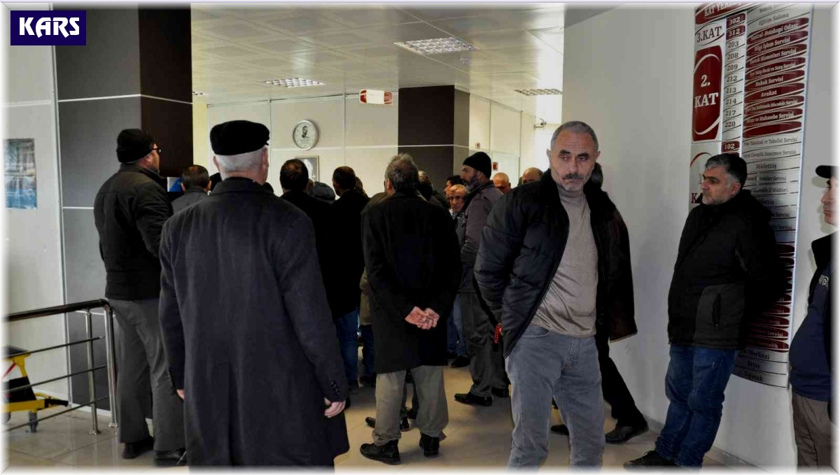 Kars'ta SGK Binası'nda EYT yoğunluğu