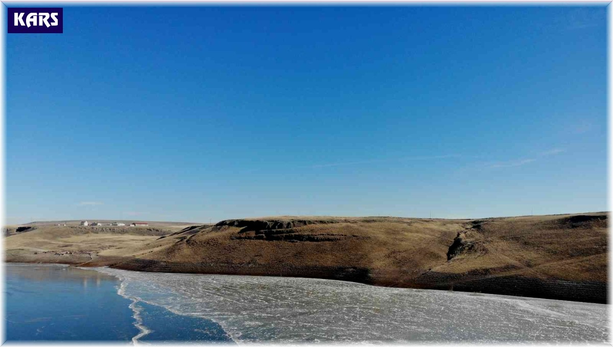 Kars'ta Sibirya soğukları baraj dondurdu