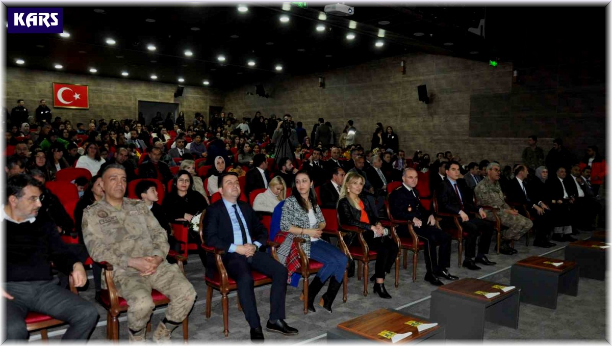 Kars'ta şiirler polisler için okundu