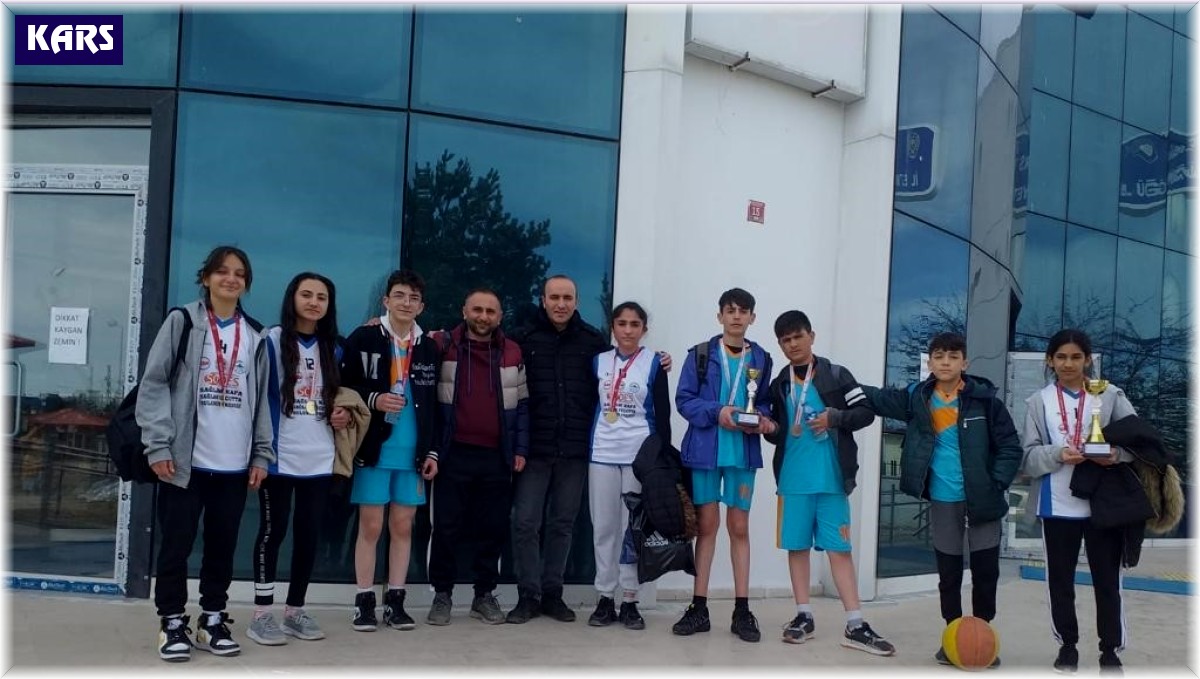 Kars'ta sokak basketbolu şampiyonları belli oldu