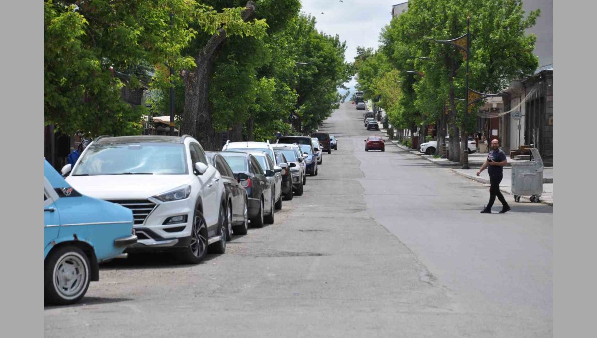 Kars'ta sokaklar boş kaldı