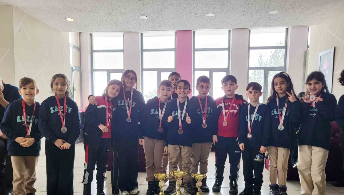 Kars'ta strateji ve hamle günü: Okul Sporları Satranç Turnuvası sona erdi