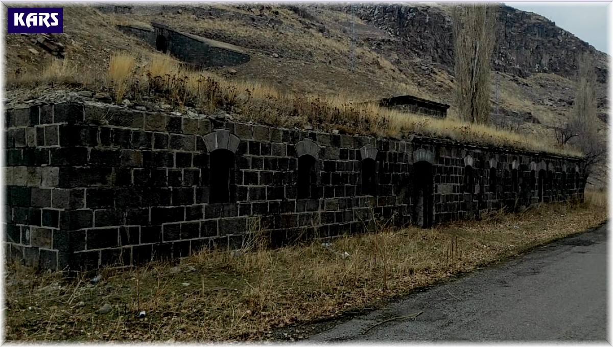 Kars'ta tarihi hamam yıkılıyor
