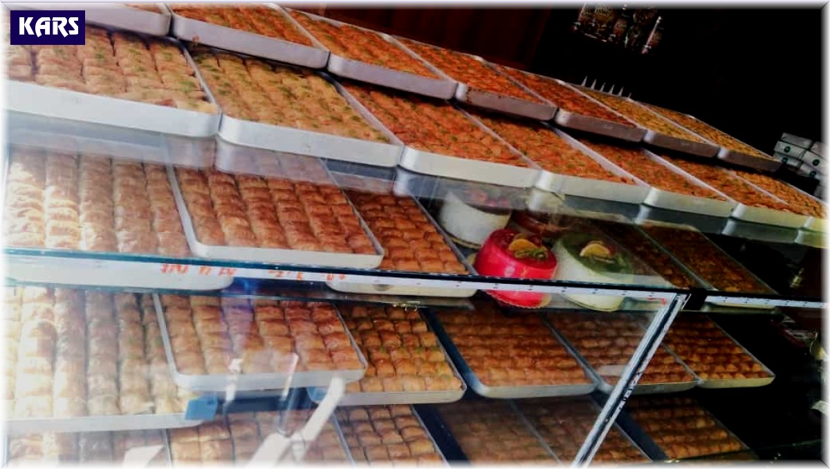 Kars'ta tatlıcılarda bayram yoğunluğu