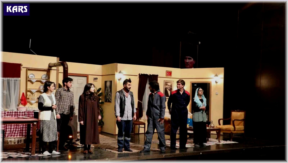 Kars'ta tiyatroya yoğun ilgi
