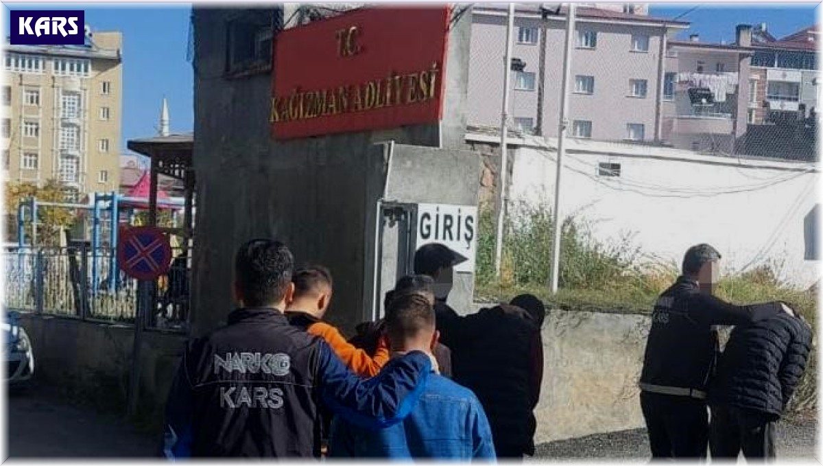 Kars'ta uyuşturucu taciri 3 kişi tutuklandı