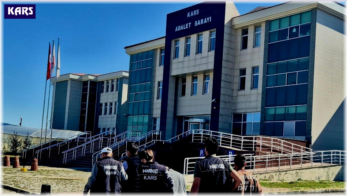 Kars'ta uyuşturucu taciri 3 kişi tutuklandı