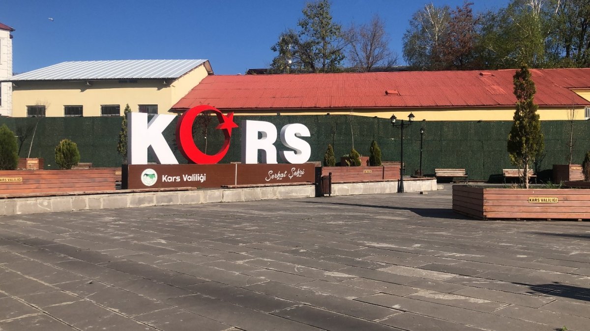Kars'ta vatandaşlar evlerinde kaldı, vaka sayısı düştü
