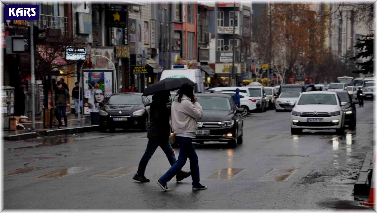 Kars'ta yağmur etkili oluyor