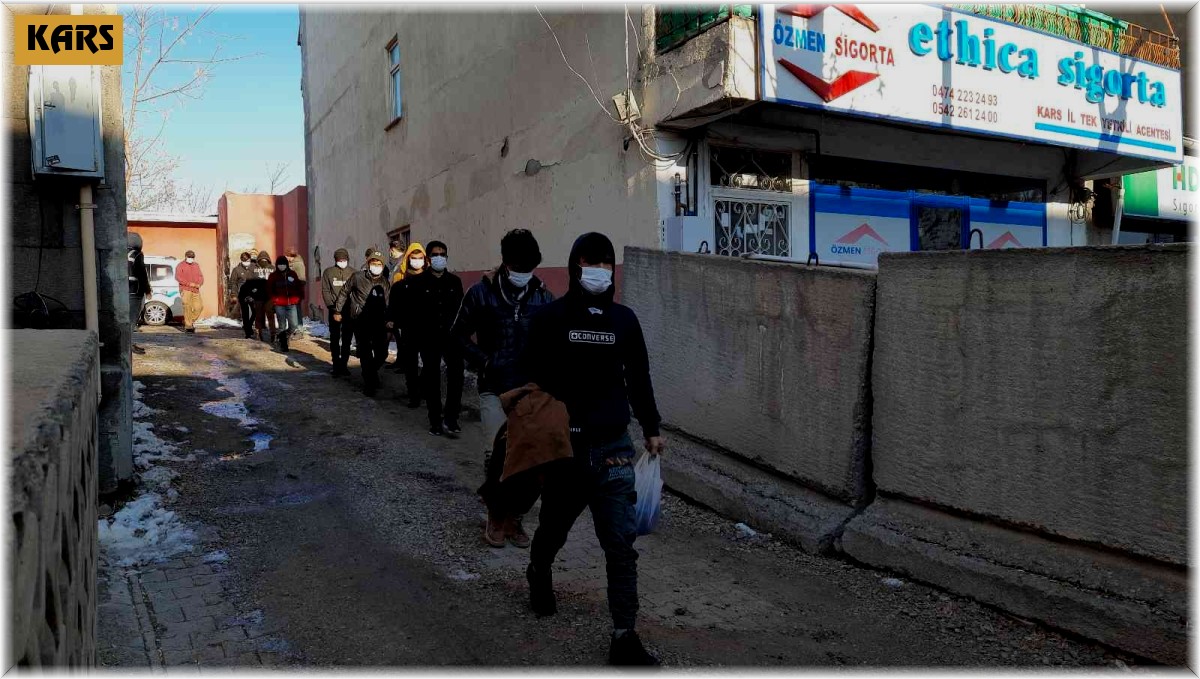 Kars'ta yakalanan 28 düzensiz göçmen sınır dışı edilecek