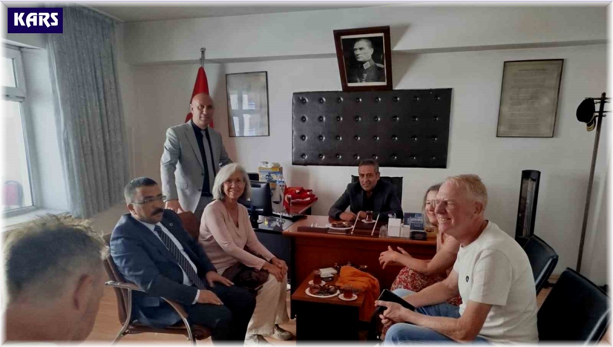 Kars'ta yangında kurtarılan turistlerden anlamlı ziyaret