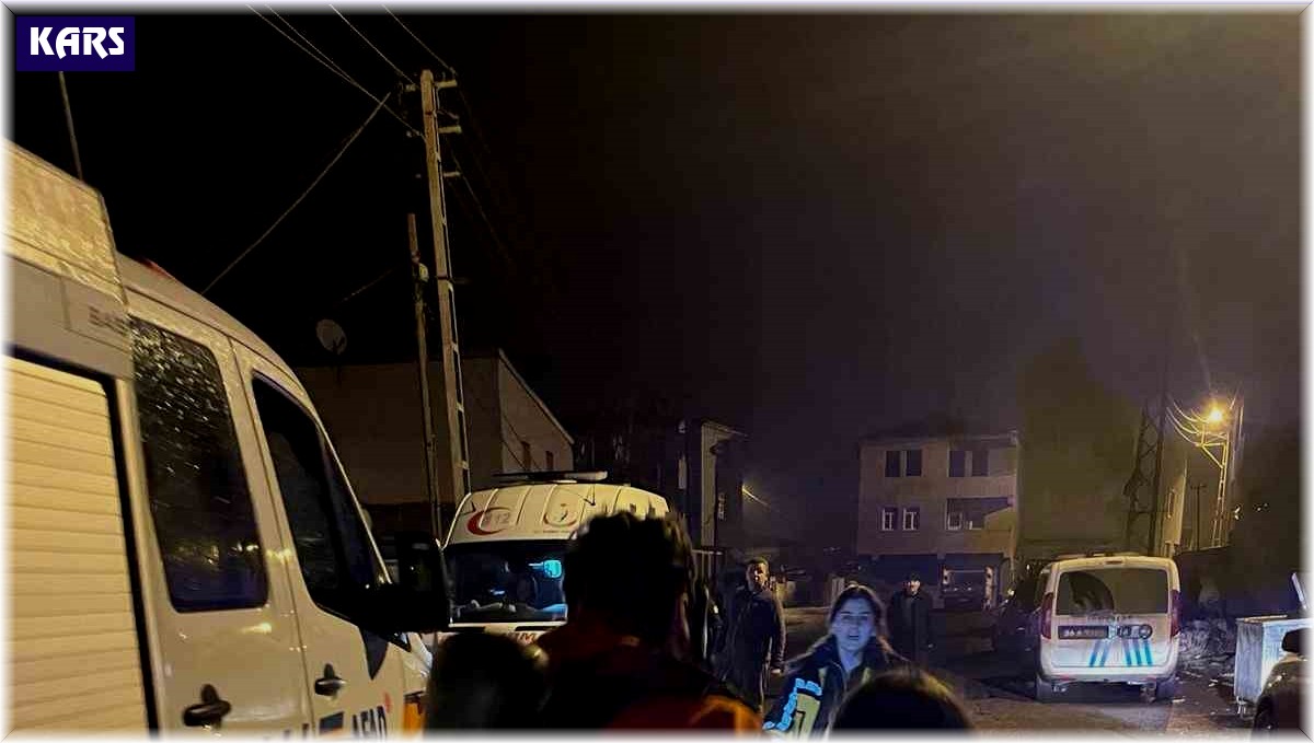 Kars'ta yangında mahur kalan 4 kişi kurtarıldı