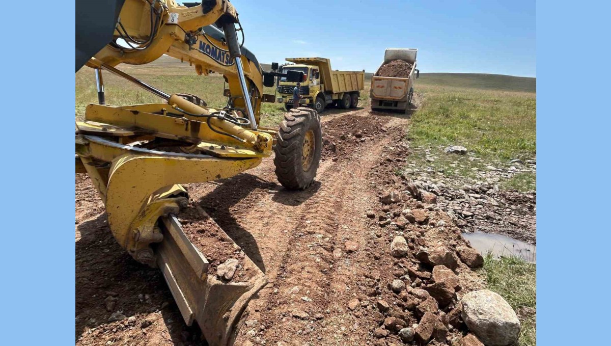 Kars'ta yayla yolları yapımı sürüyor
