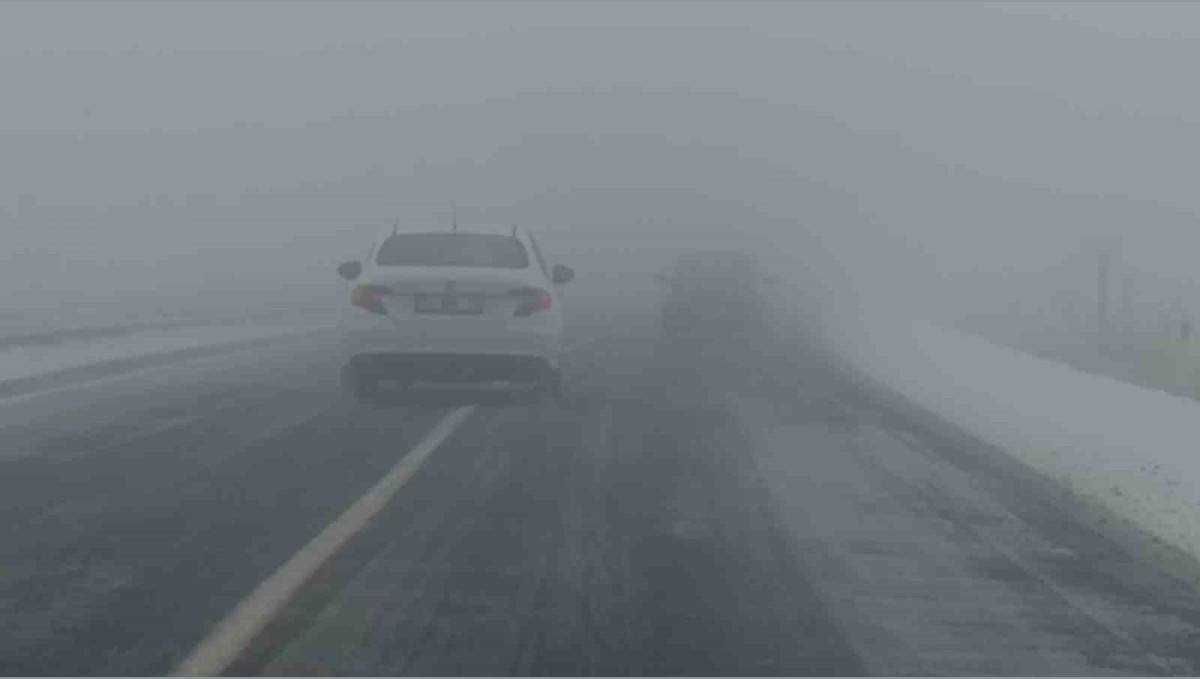 Kars'ta yoğun sis: Uçak seferleri iptal edildi