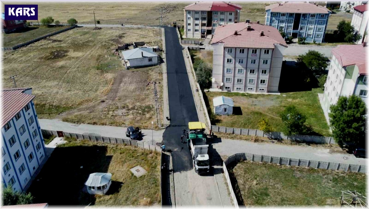 Kars'ta yol yapım çalışmaları devam ediyor
