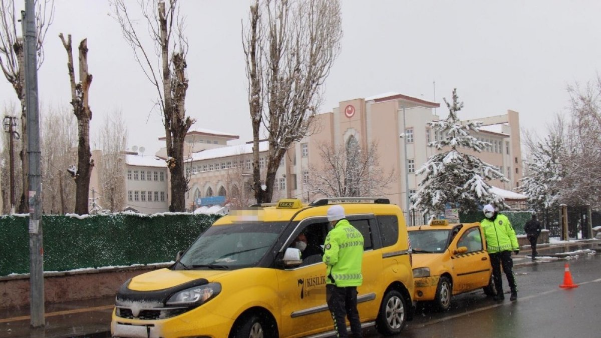 Kars'ta yolcu taşımacılığı yapan araçlar denetlendi