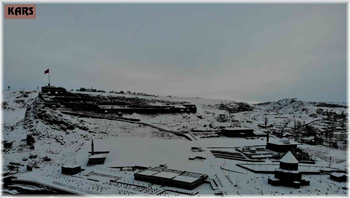 Kars tamamen beyaza büründü