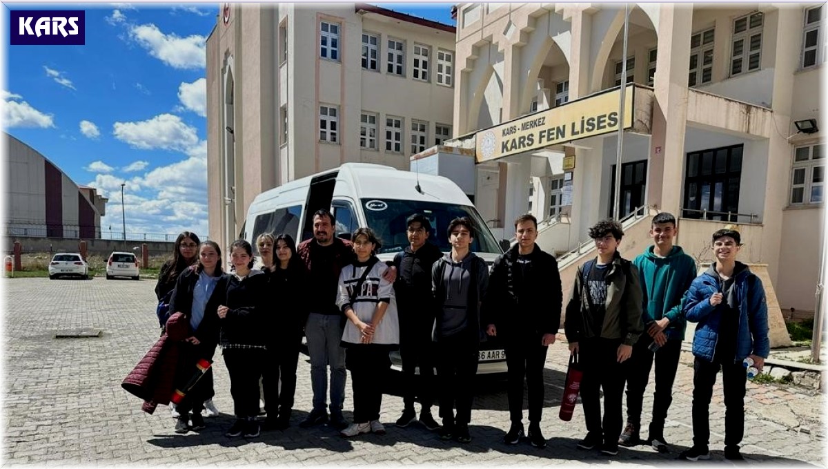 Kars'tan 24 öğrenci satranç turnuvası için yola çıktı