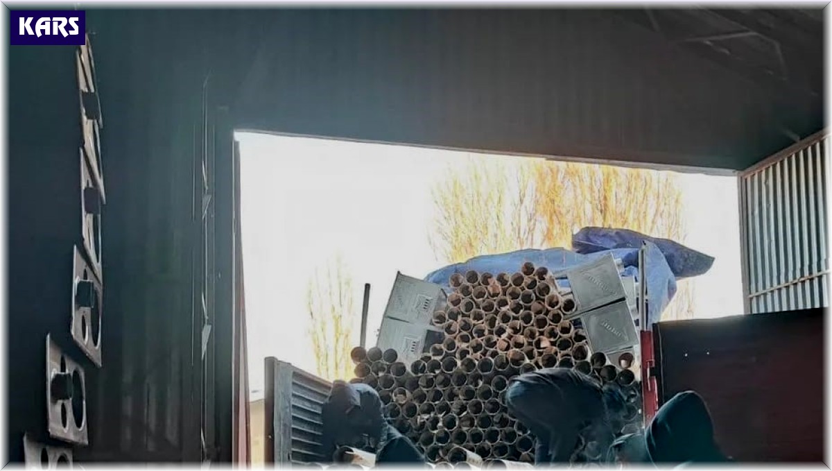 Kars'tan deprem bölgesine 91 tır yardım gönderildi