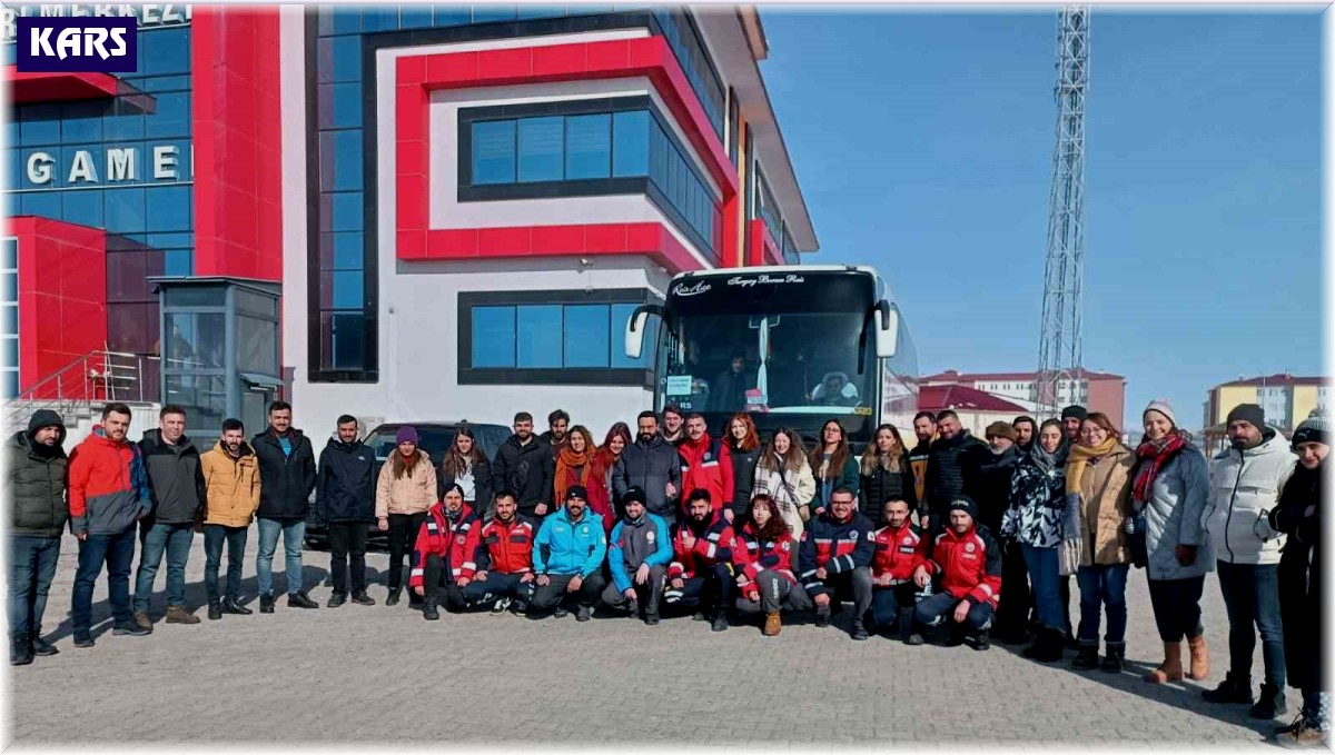 Kars'tan deprem bölgesine sağlık ekibi desteği