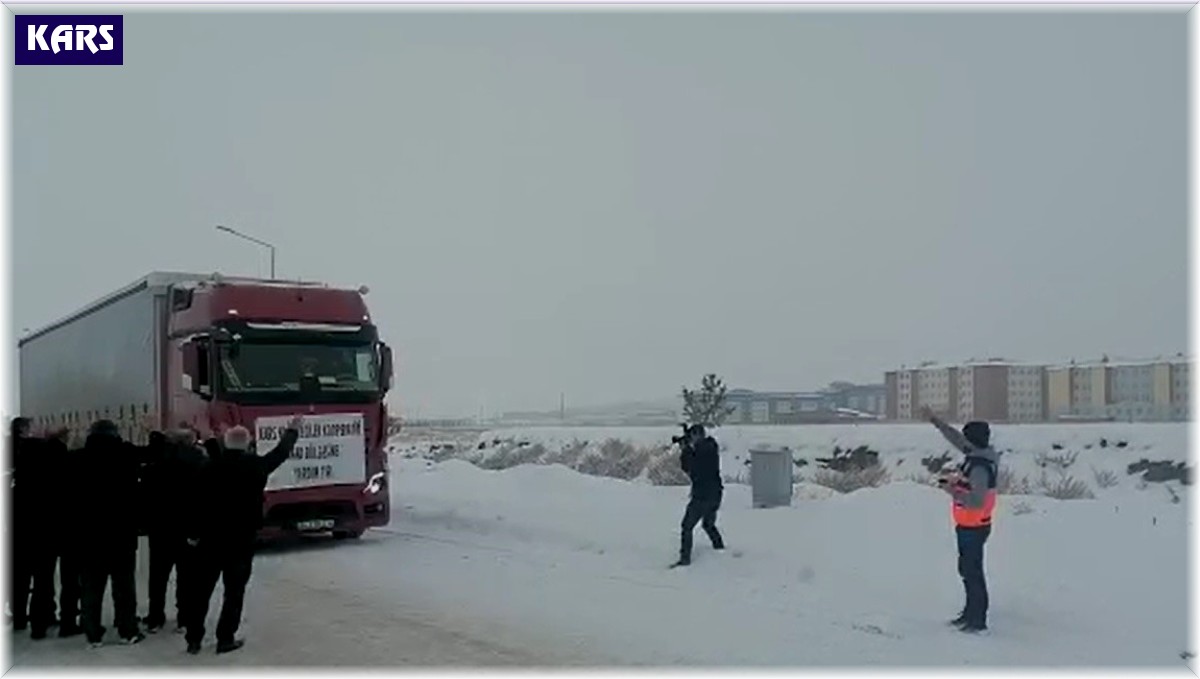 Kars'tan deprem bölgesine yardımlar sürüyor