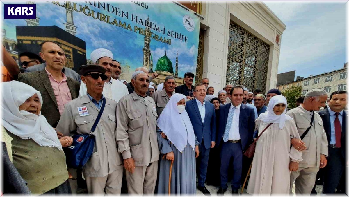 Kars'tan hacı adayları kutsal topraklara uğurlandı