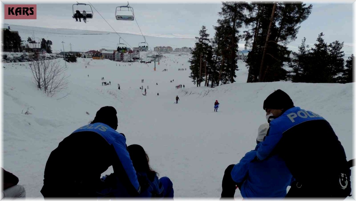 Kars TDP Iğdırlı öğrencilere Sarıkamış'ı gezdirdi