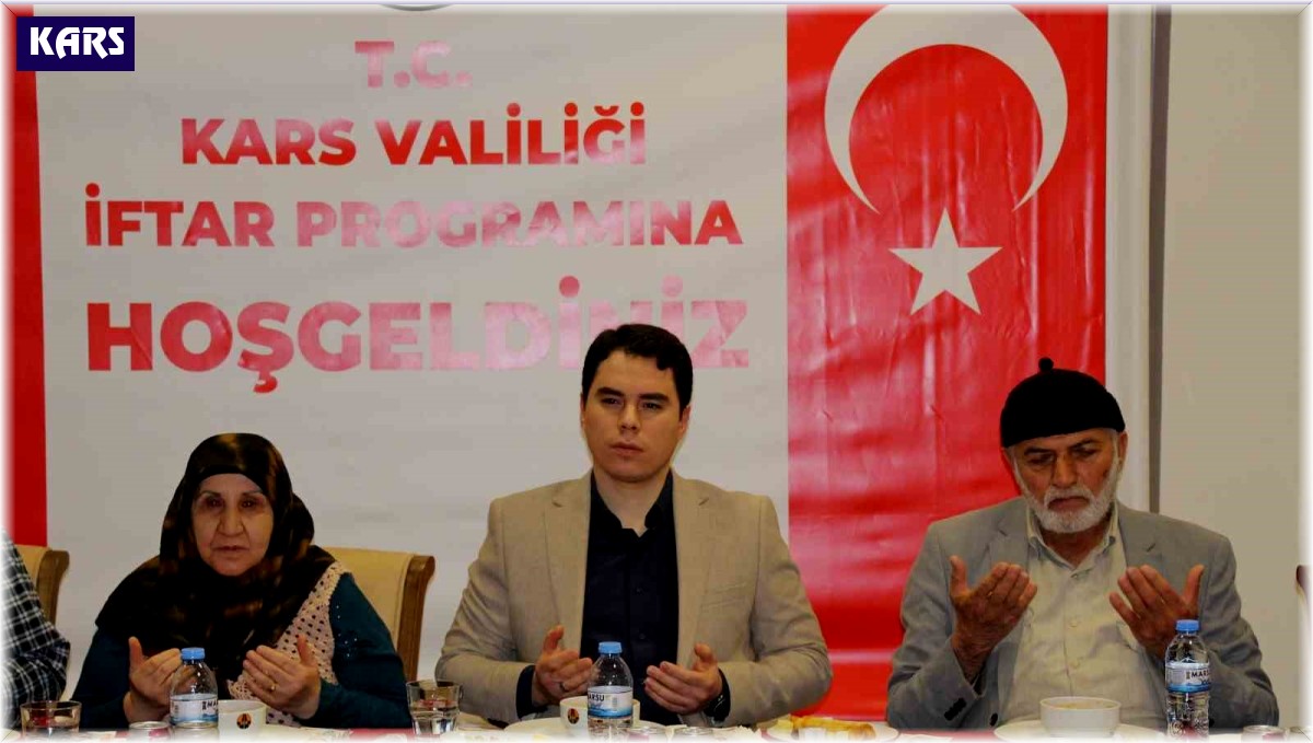 Kars Valiliğinden depremzedelere iftar yemeği