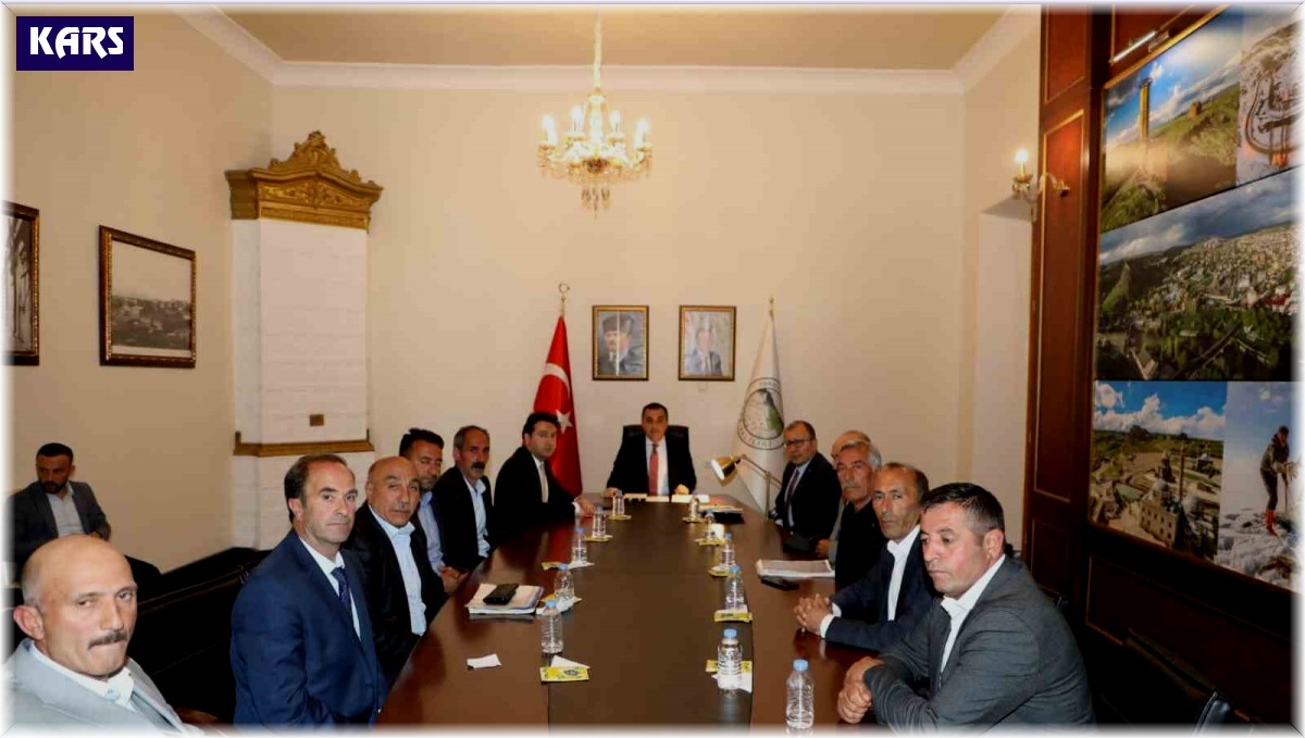 Kars Valisi muhtarları ağırladı