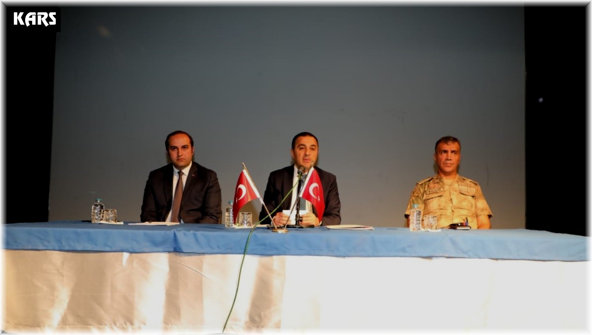 Kars Valisi Öksüz, muhtarlarla buluştu