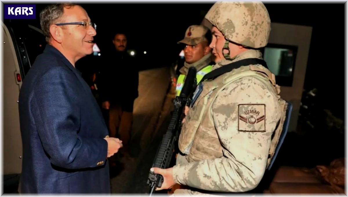 Kars Valisi Polat, jandarma yol kontrol noktasında