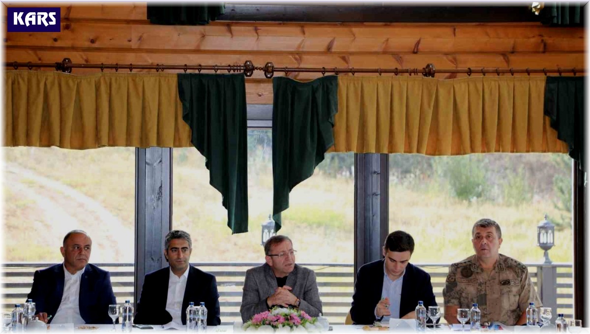 Kars Valisi Polat, turizm sektörüyle buluştu