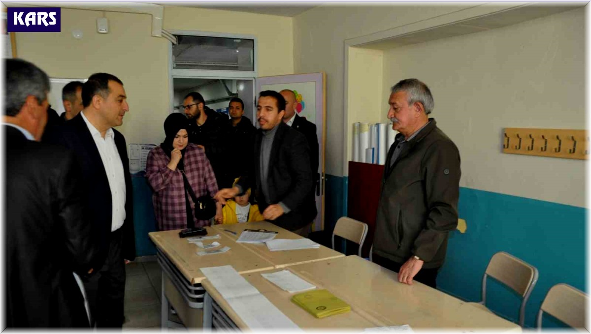 Kars Valisi Türker Öksüz, oyunu kullandı