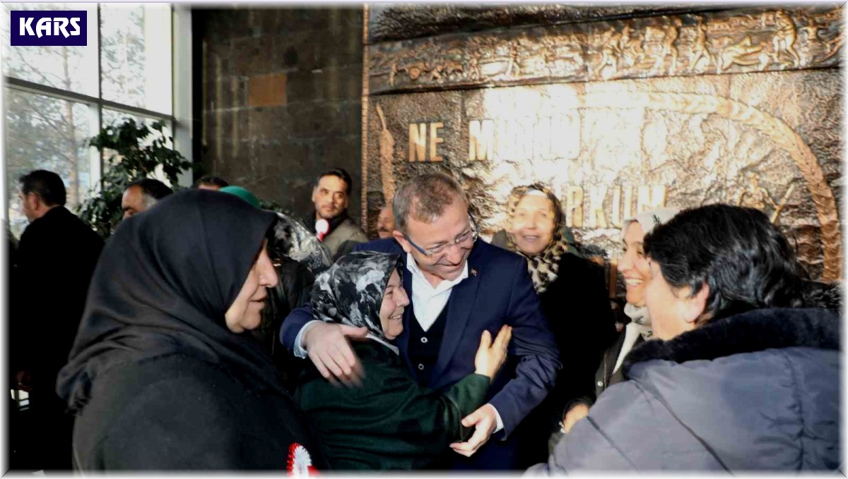 Kars Valisi Ziya Polat'a şehit ailelerini ağırladı