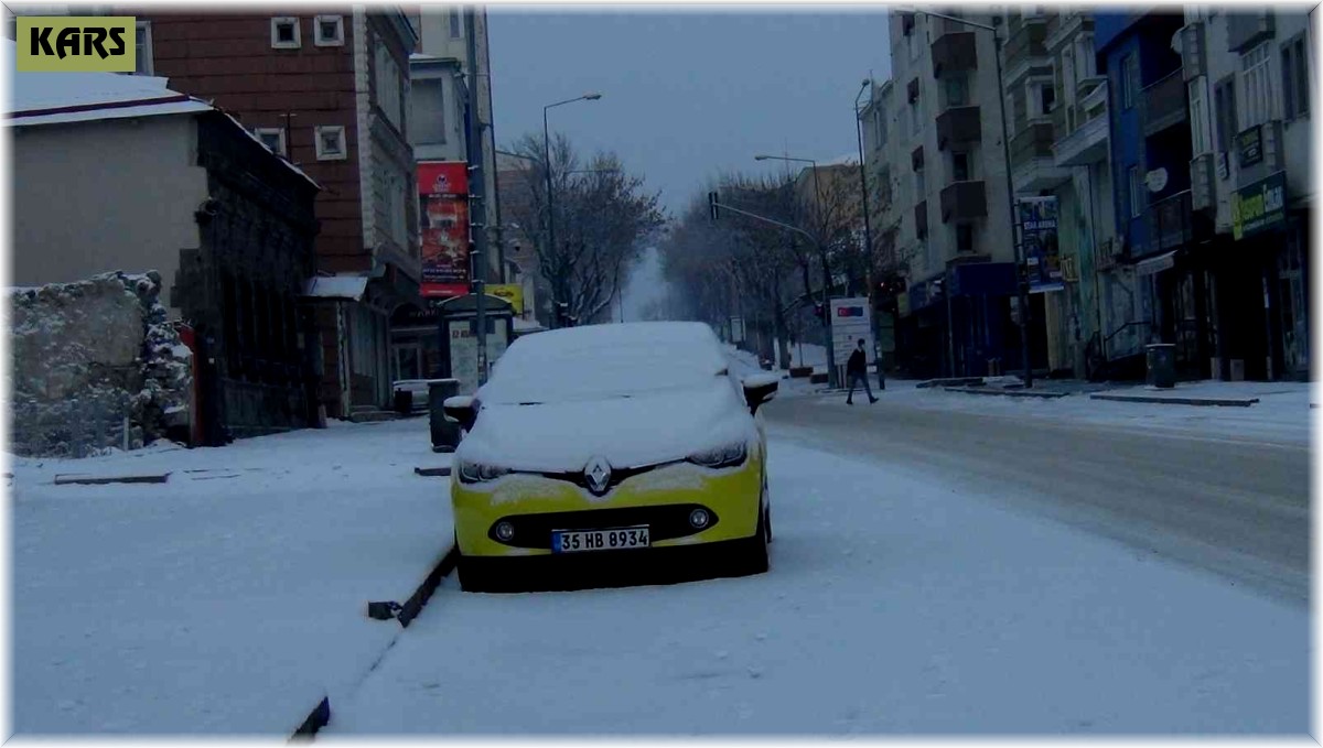 Kars yeniden beyaza büründü