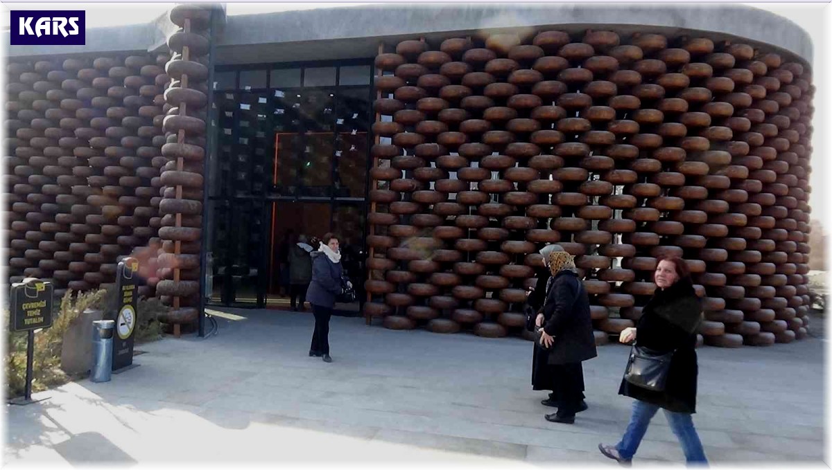 Kars yerli ve yabancı turistlerin ilgisini çekiyor