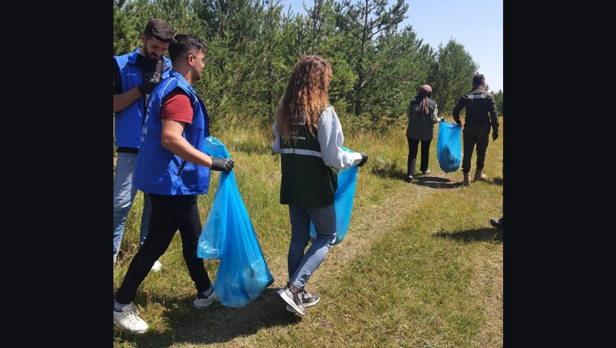 Kars Yeşilay'dan orman yangınlarına dikkat çeken anlamlı etkinlik