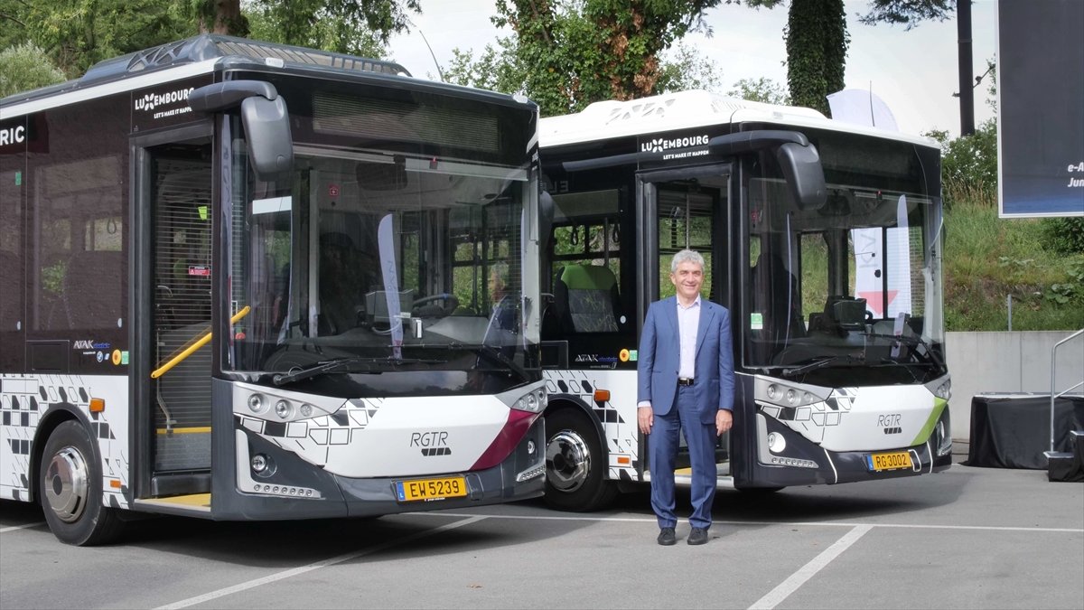 Karsan, Avrupa'nın en büyük elektrikli midibüs filosunu teslim etti