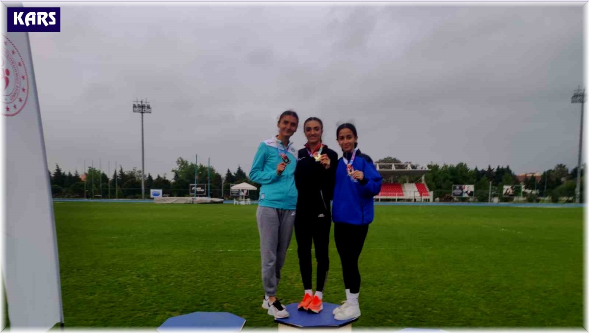 Karslı atletler madalyaları topladı